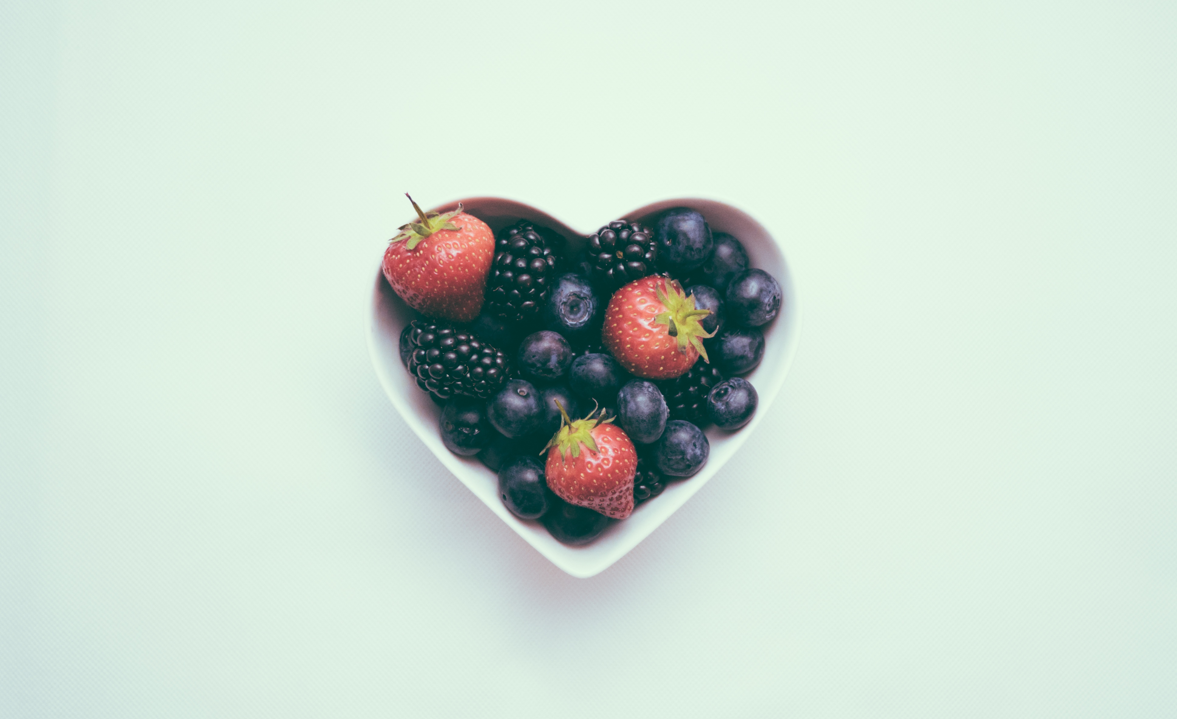 blueberries contain vitamin C, potassium and fiber